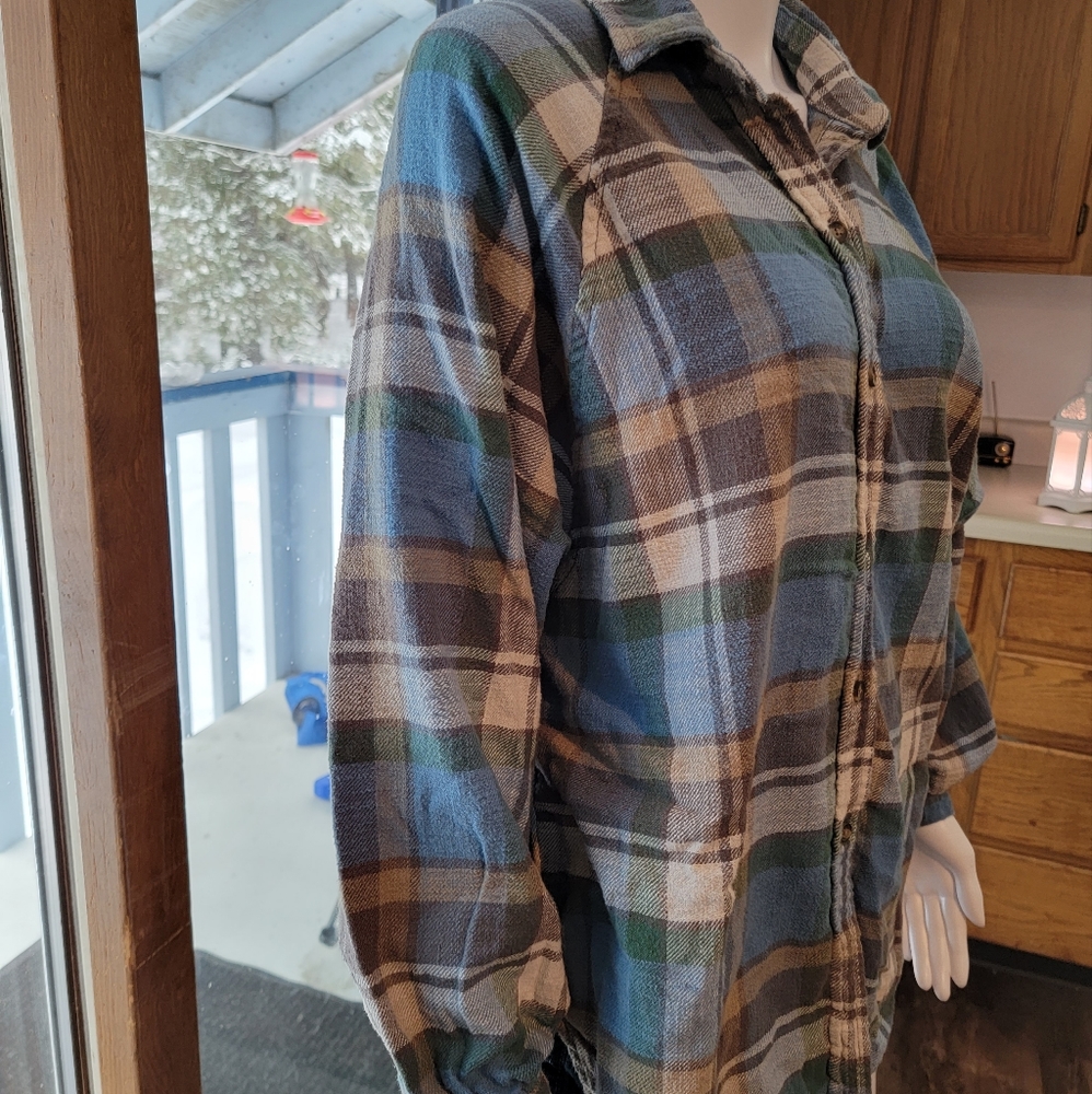 American Eagle Outfitters Long Sleeve Button Down